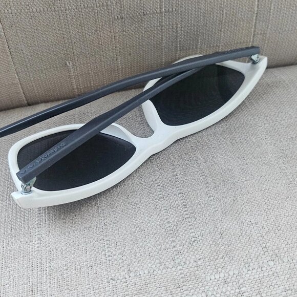 Polaroid White Sunglasses for Men for sale | eBay Polaroid Men Sunglasses Mirror Lenses White Frame PLD2049/s 55[]18 140 Eye Wear